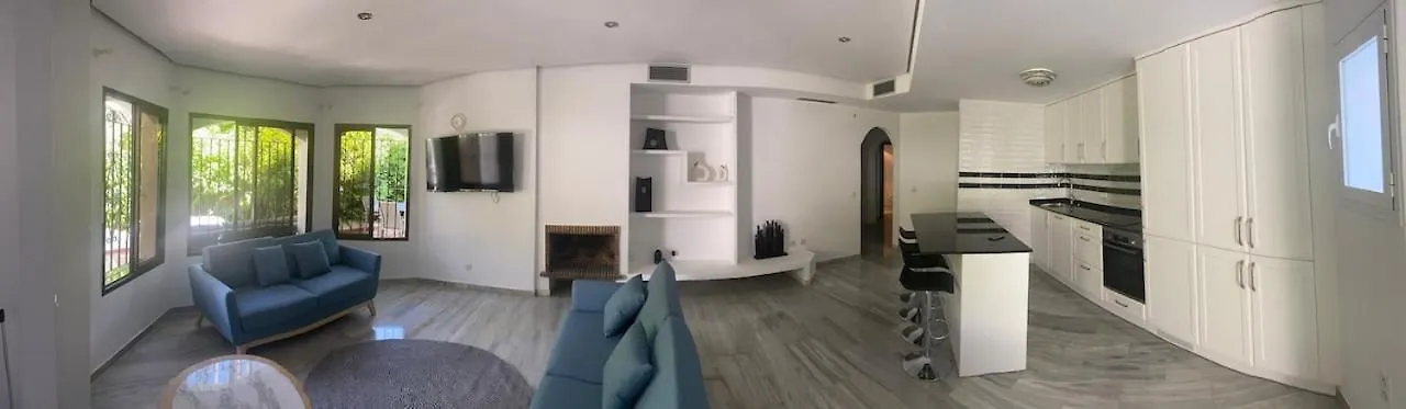 Beach Apartment. Newly Renovated. Marbella Apartament