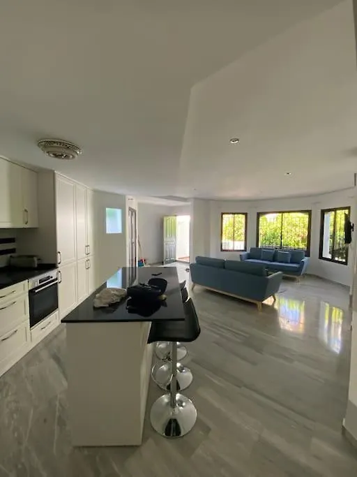 Beach Apartment. Newly Renovated. Marbella