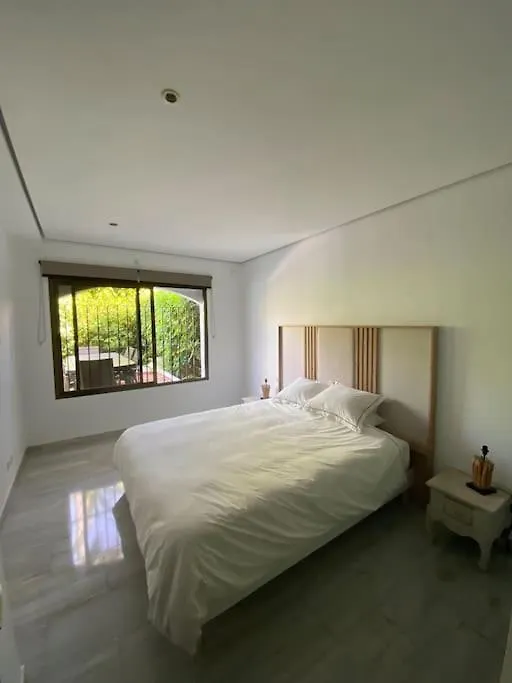 Beach Apartment. Newly Renovated. Marbella Hiszpania