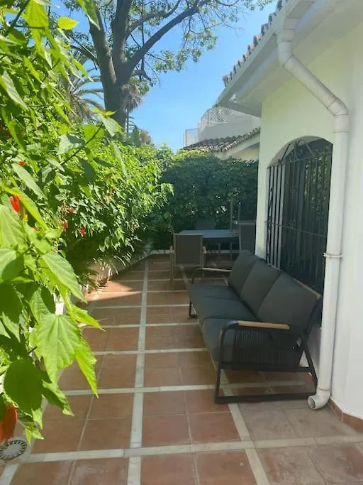 Beach Apartment. Newly Renovated. Marbella