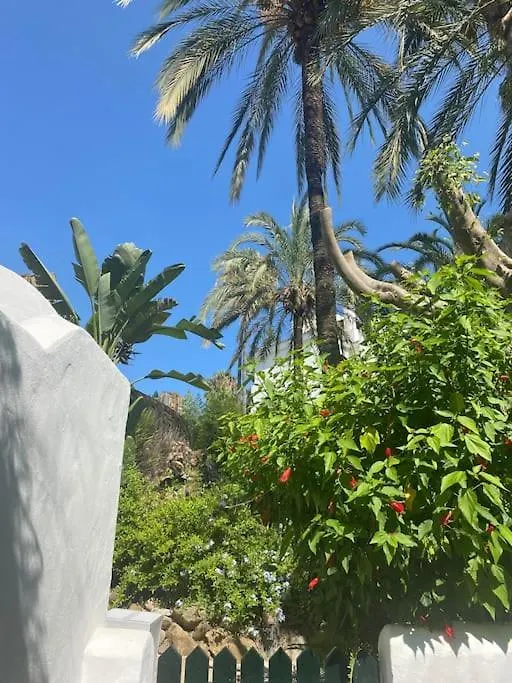 Beach Apartment. Newly Renovated. Marbella Apartament