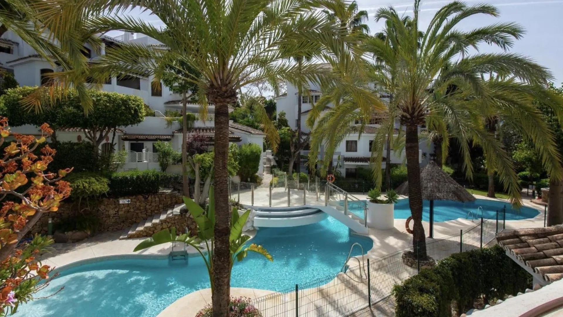 Beach Apartment. Newly Renovated. Marbella